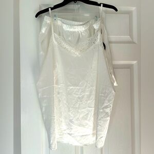 New Unused Two Piece White Negligee Set